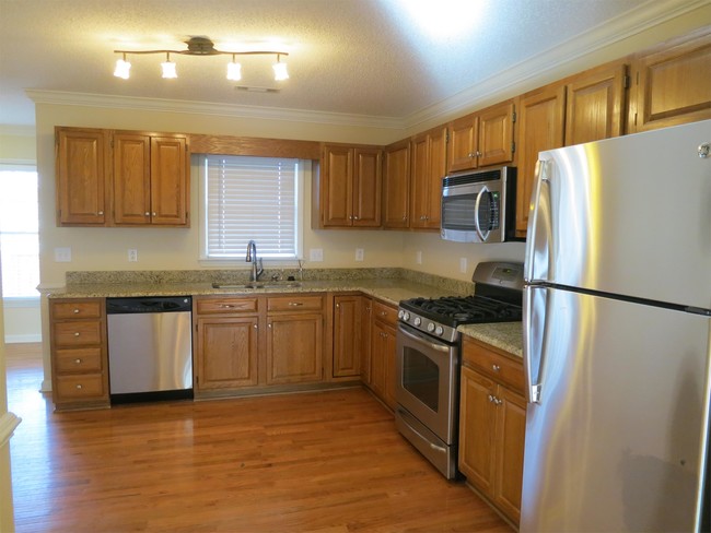 Building Photo - 730 Somerset Dr