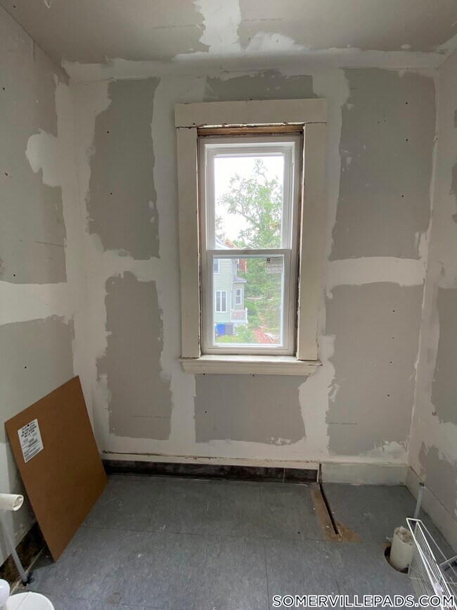 Building Photo - 41 Simpson Ave