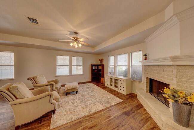 Foto del edificio - 212 Oak Hill Dr