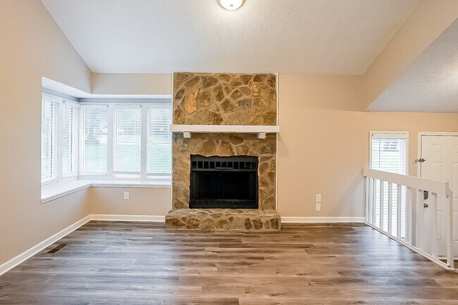 Building Photo - 6826 Creekwood Dr