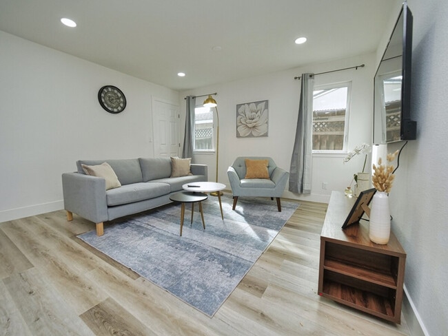 Building Photo - 1364 Sylvia Dr