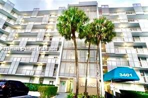 Building Photo - 3401 N Country Club Dr