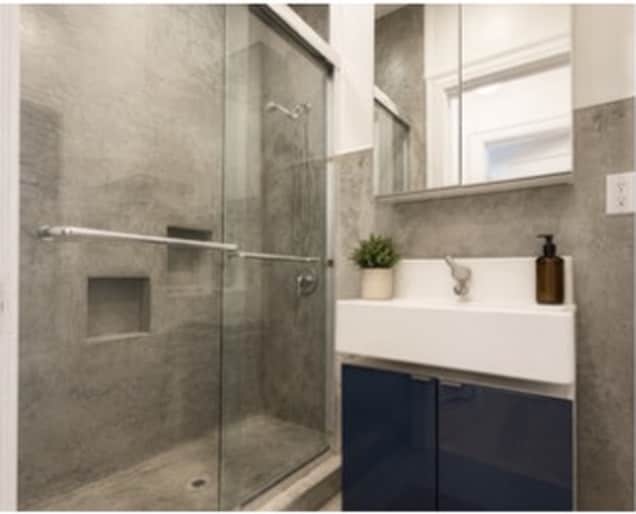 Bathroom - 437 N Spaulding Ave