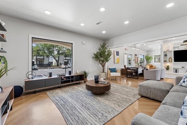 Building Photo - Vara Westover Hills