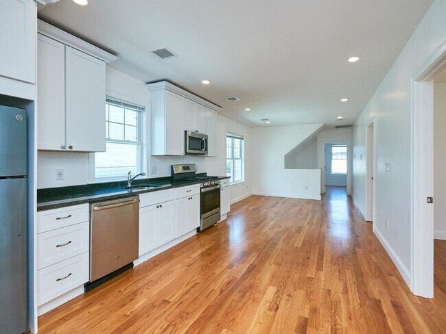 Foto del edificio - 156 Bow St