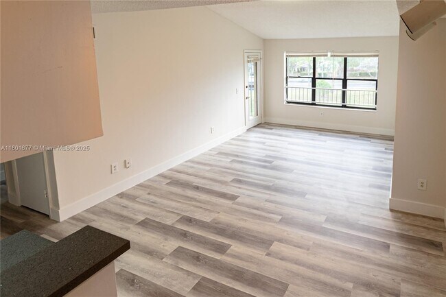 Foto del edificio - 4321 W McNab Rd