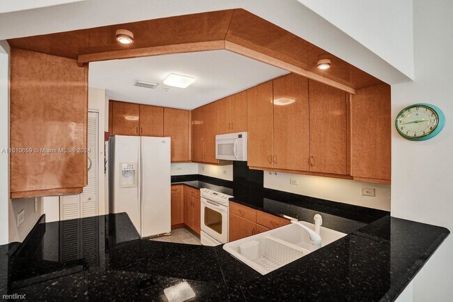 Building Photo - 3 br, 3 bath House - 801 Brickell Key Blvd