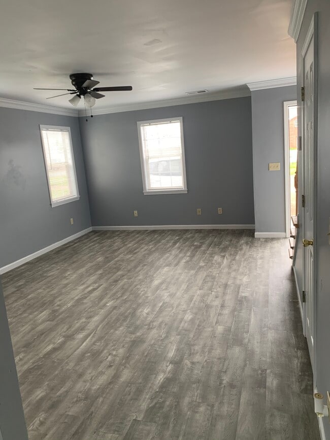 Building Photo - 105 Hines Blvd