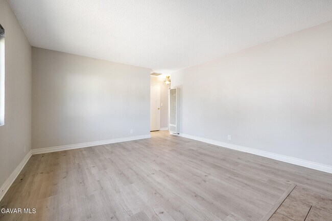 Foto del edificio - 639 E Ovington St
