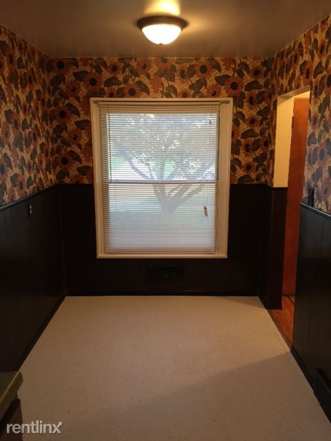 Building Photo - 3 br, 1 bath House - 16845 Stricker Ave