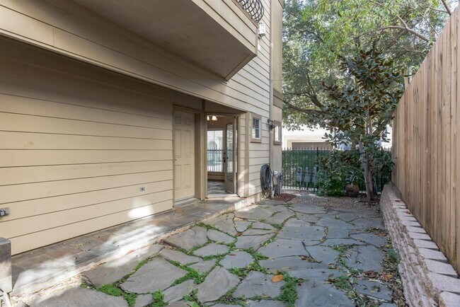 Building Photo - 414 Fowler St
