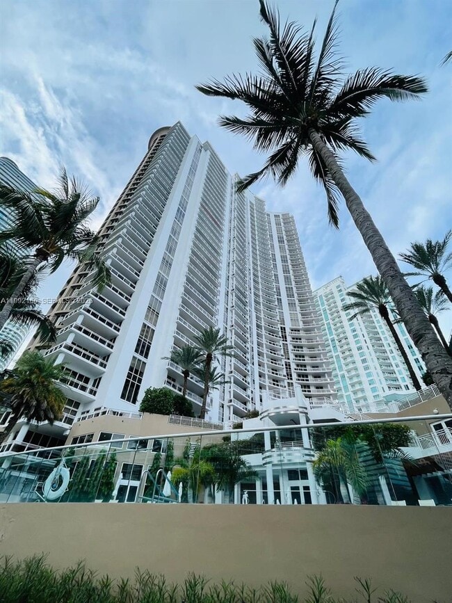 Building Photo - 901 Brickell Key Blvd