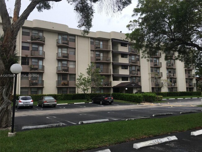 Foto del edificio - 2771 Riverside Dr