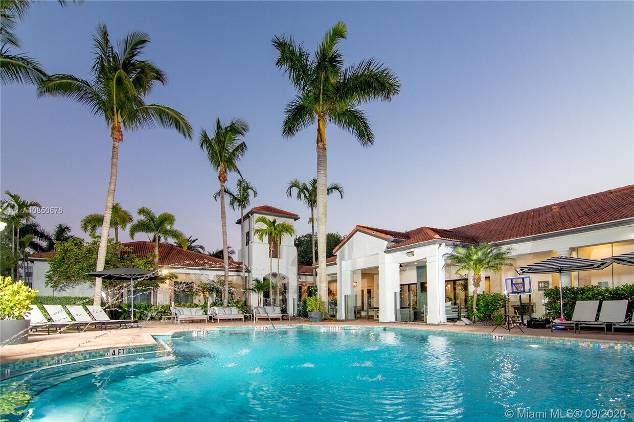 Foto principal - 811 University Blvd