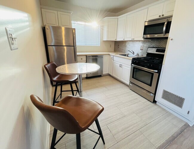 Foto del edificio - 1357 W 23rd St