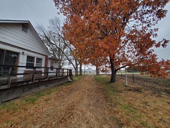 Building Photo - Country setting close to city!  NO showing...