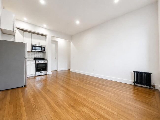 Building Photo - 45 Tiemann Pl