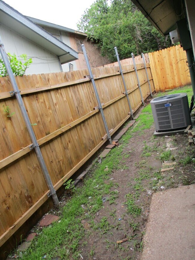 Building Photo - 2607 San Sabastian Cir