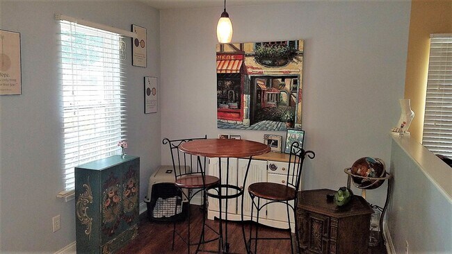 Foto del edificio - Cozy 4 bedroom home on Hickory Nut!