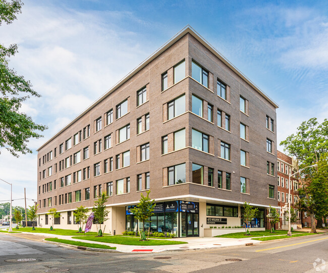 Building Photo - 475 William St