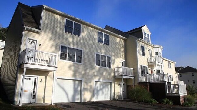 Building Photo - 105 Riverview Ln