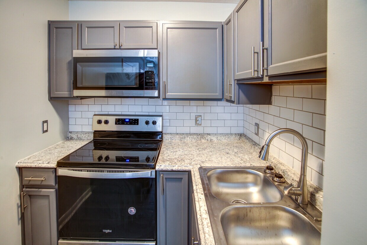 Cedar Heights Townhomes Apartments 704 Windy Hill Cir Fayetteville