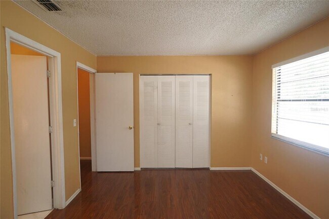 Foto del edificio - 10049 Lake Oak Cir