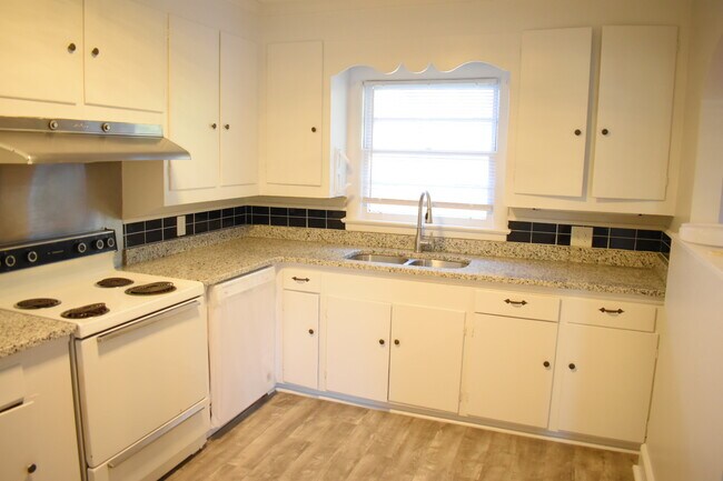 Foto del edificio - 2103 Pender Ave