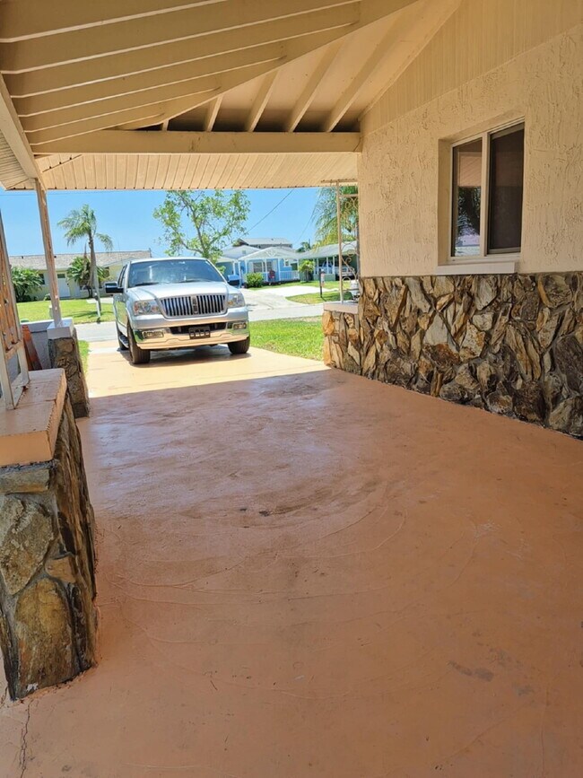 Building Photo - Remodeled Waterfront Home in Gulf Harbors