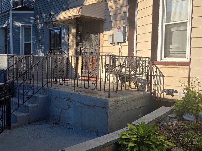 Building Photo - 2726 Holland Ave