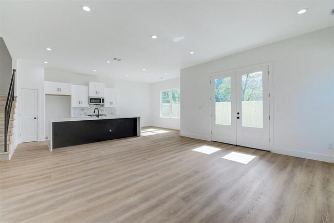 Photo - "Charming 3-Bed Oasis with 2.5 Baths & 1,707 Sq Ft in Houston's Heart!" Apartment