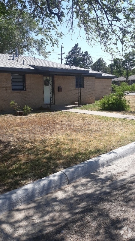 Building Photo - 2700 3rd Ave