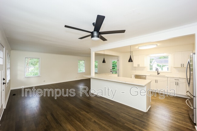 Foto del edificio - 3543 Bouldercrest Rd