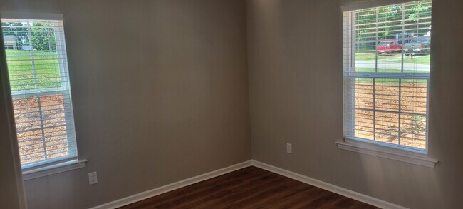 dormitorio delantero - 905 W Chestnut Ext