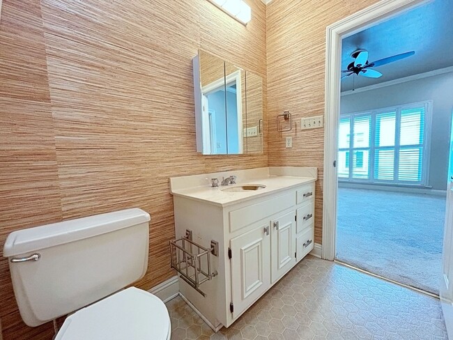Foto del edificio - Unique Two Bedroom Townhouse in Canterbury...