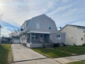 Building Photo - 1580 Elm St