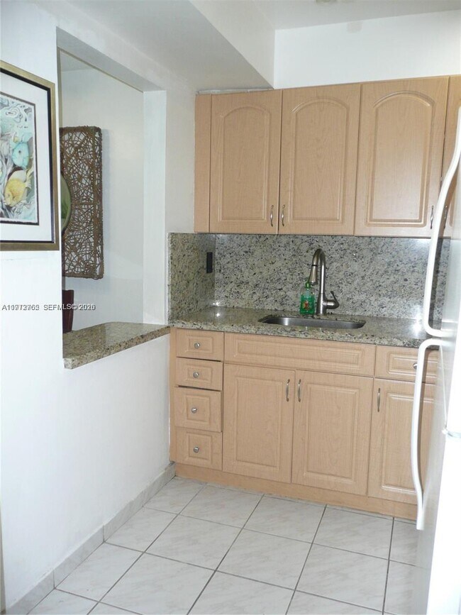 Foto del edificio - 17560 Atlantic Blvd