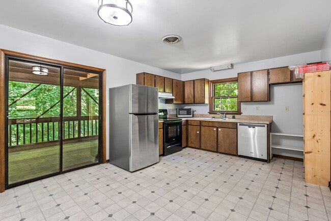 Building Photo - Serene 3 Bed/2 Bath Home off Chippenham