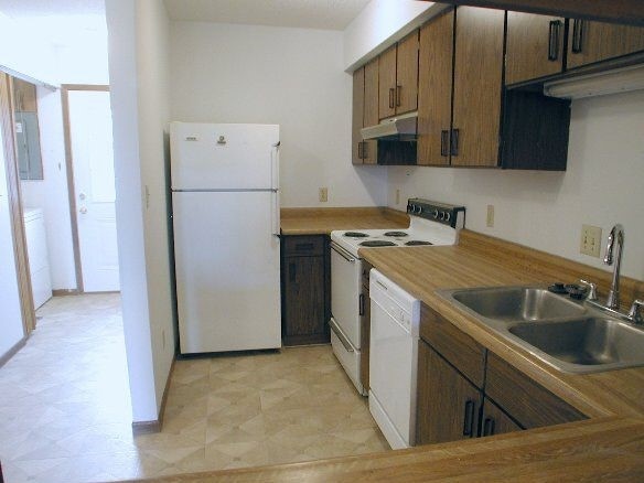 Building Photo - 858 Woodgate Dr