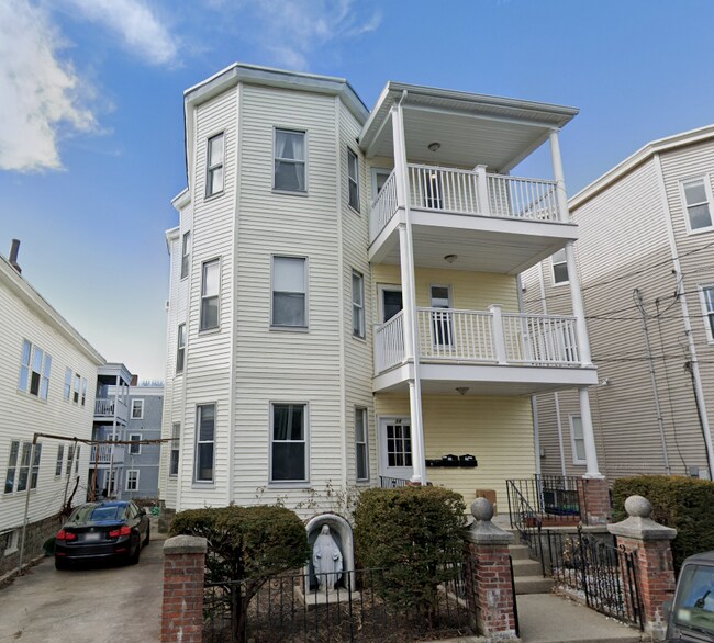 Building Photo - 14 Belknap St