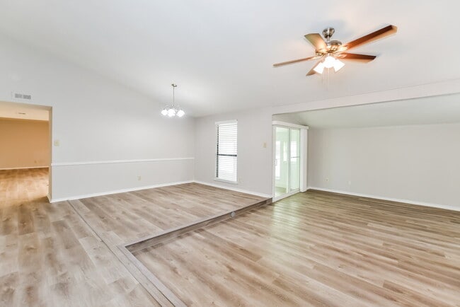 Building Photo - 2942 San Diego Dr