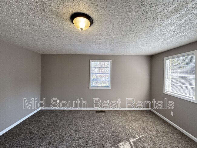Building Photo - 15 Ivy Dr