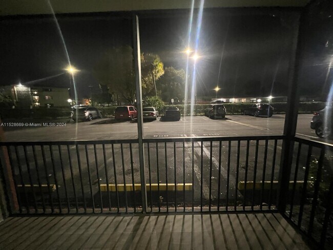 Foto del edificio - 16851 NE 23rd Ave