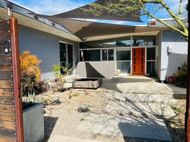 Building Photo - 5177 Carlingford Ave