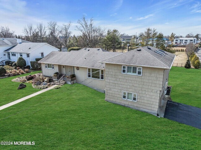 Building Photo - 928 Elberon Ave