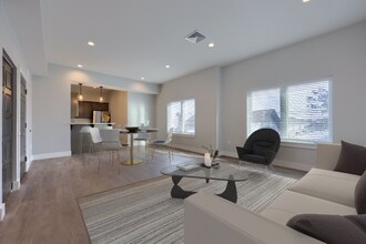 Building Photo - 117 W Main St