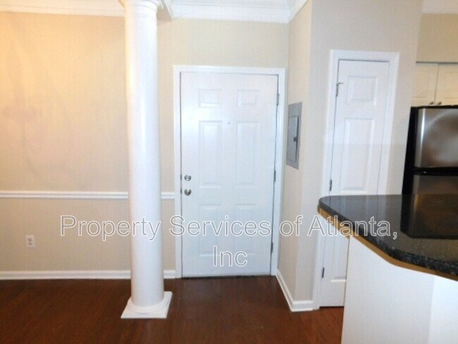 Foto del edificio - 5559 Glenridge Dr