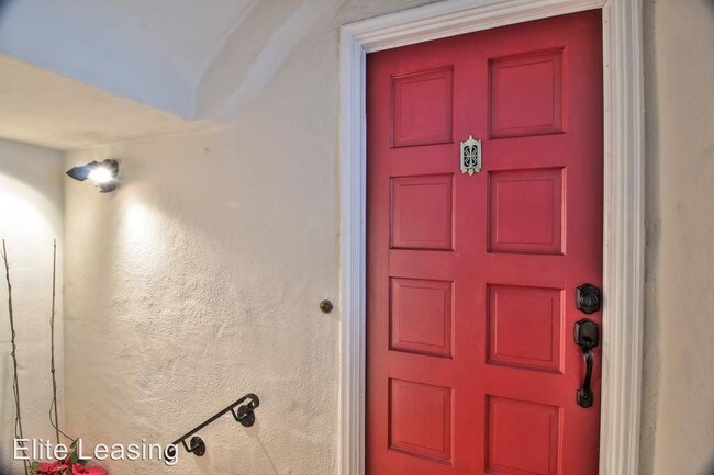Building Photo - 2 br, 1 bath Apartment - 875 36th Avenue