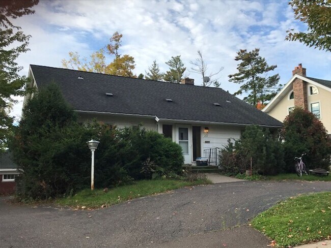 Foto del edificio - Duluth, MN - 6 bed - 3 bath - Single Famil...