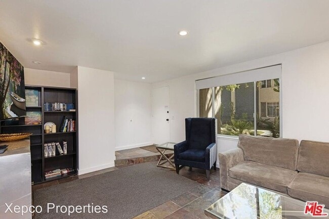 Building Photo - 2230 N Indian Canyon Dr
